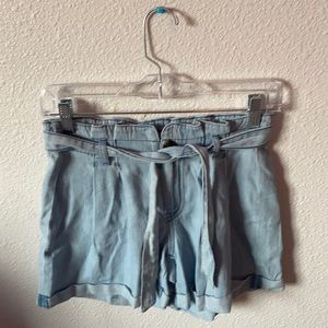 flowy jean (lookalike) shorts with tie belt